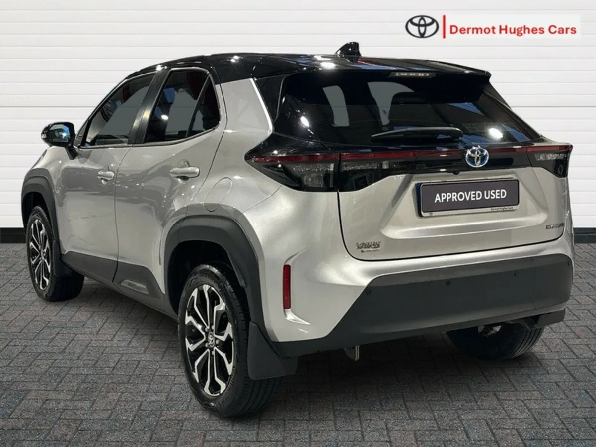 Toyota Yaris Cross LUNA SPORT HYBRID AUTO - Image 2