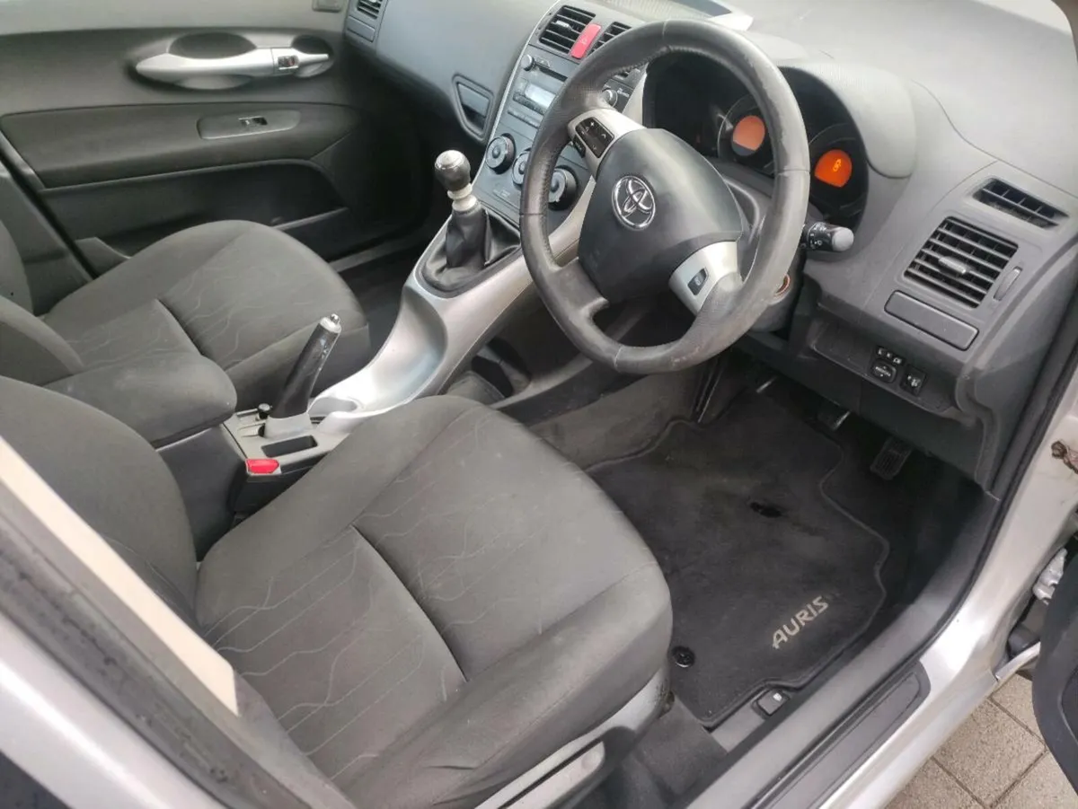 Toyota auris for sale - Image 2