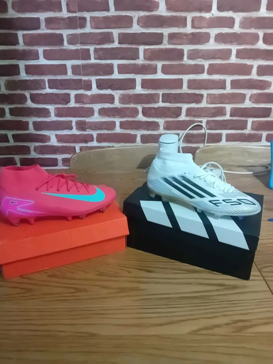 Football boots - Image 1