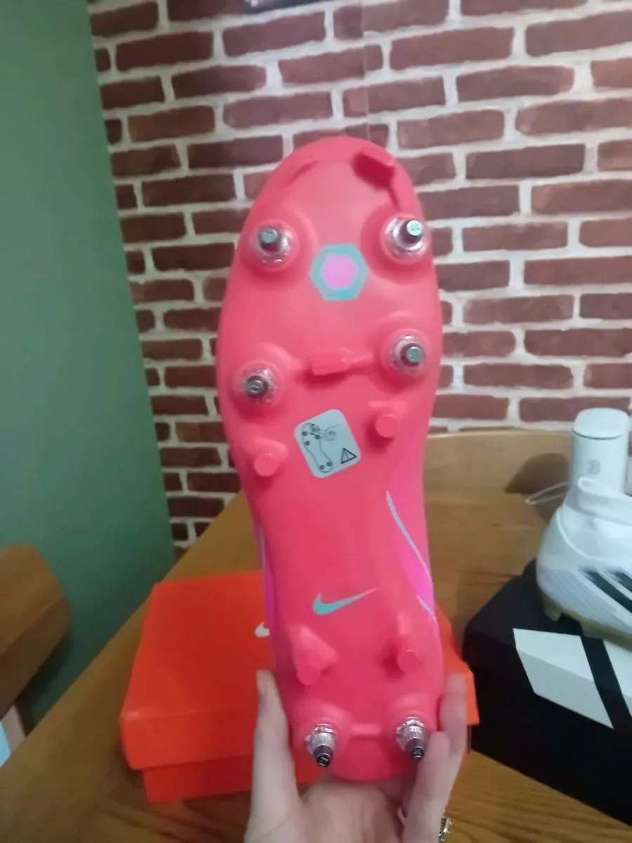 Football boots - Image 3