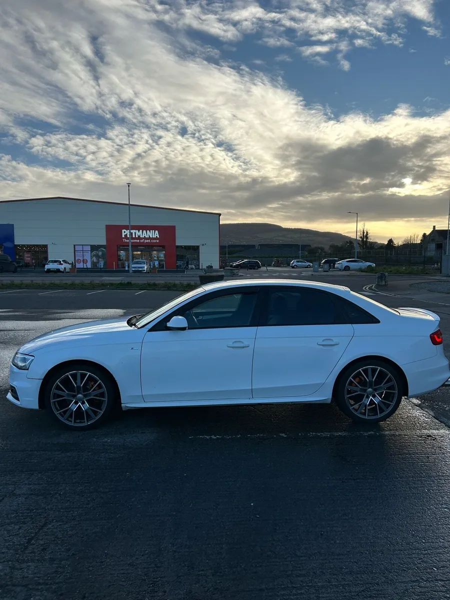 Audi A4 S line (2013) - Image 2