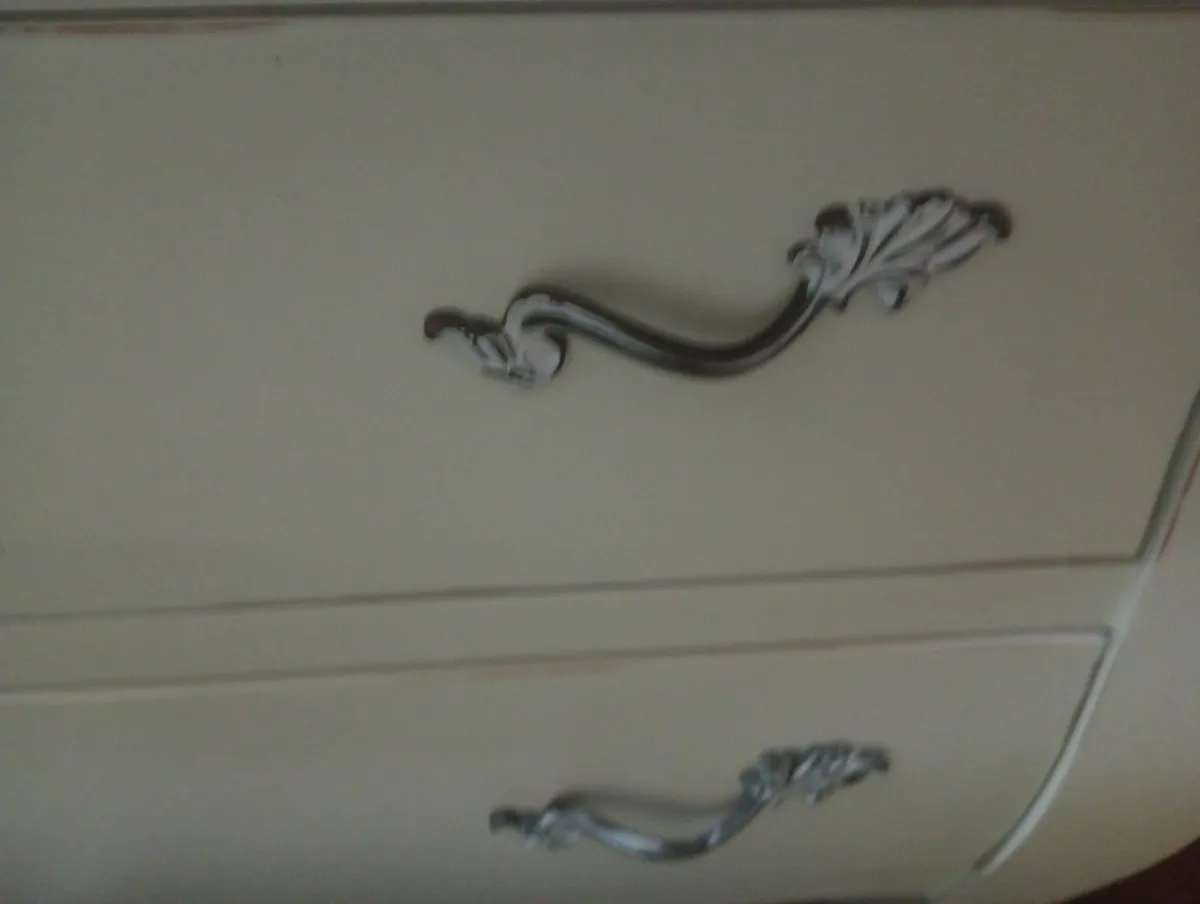 Beautiful antique french style chest of drawers - Image 3