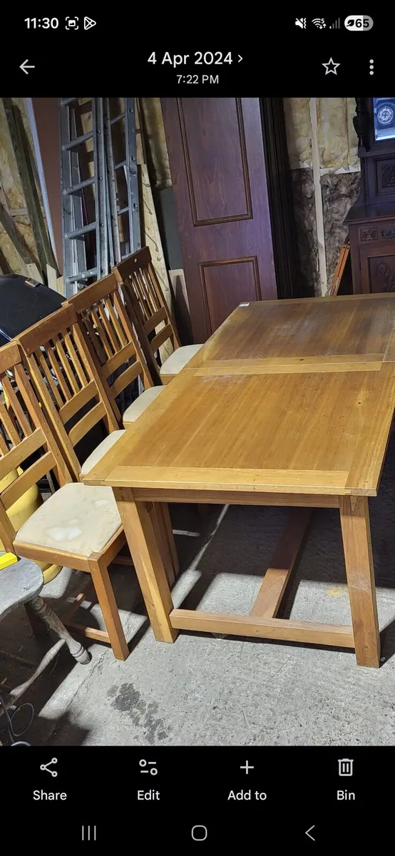 Table and chairs - Image 1