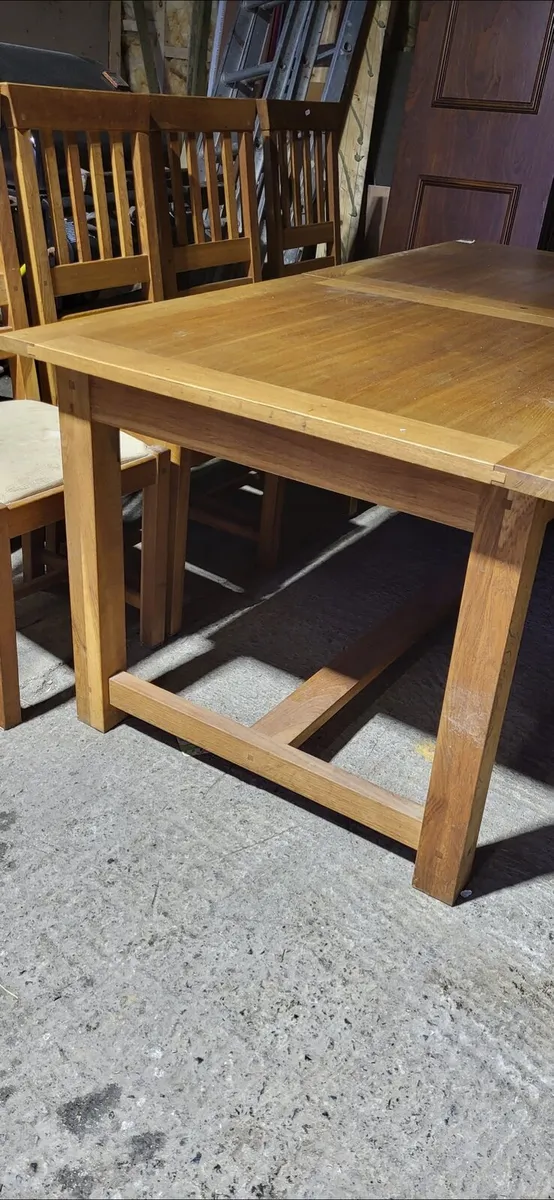 Table and chairs - Image 2