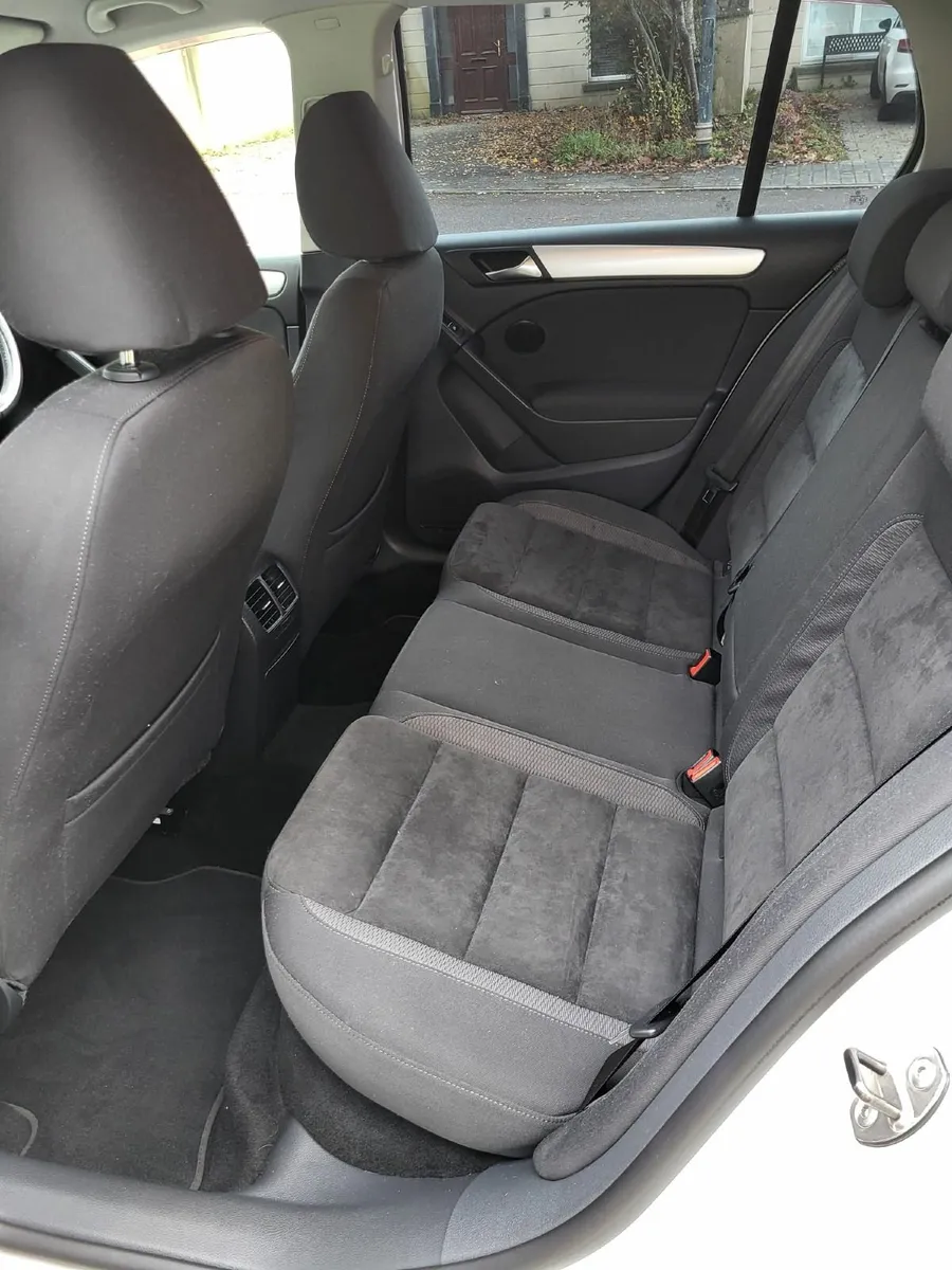 Volkswagen Golf 2012 - Image 2