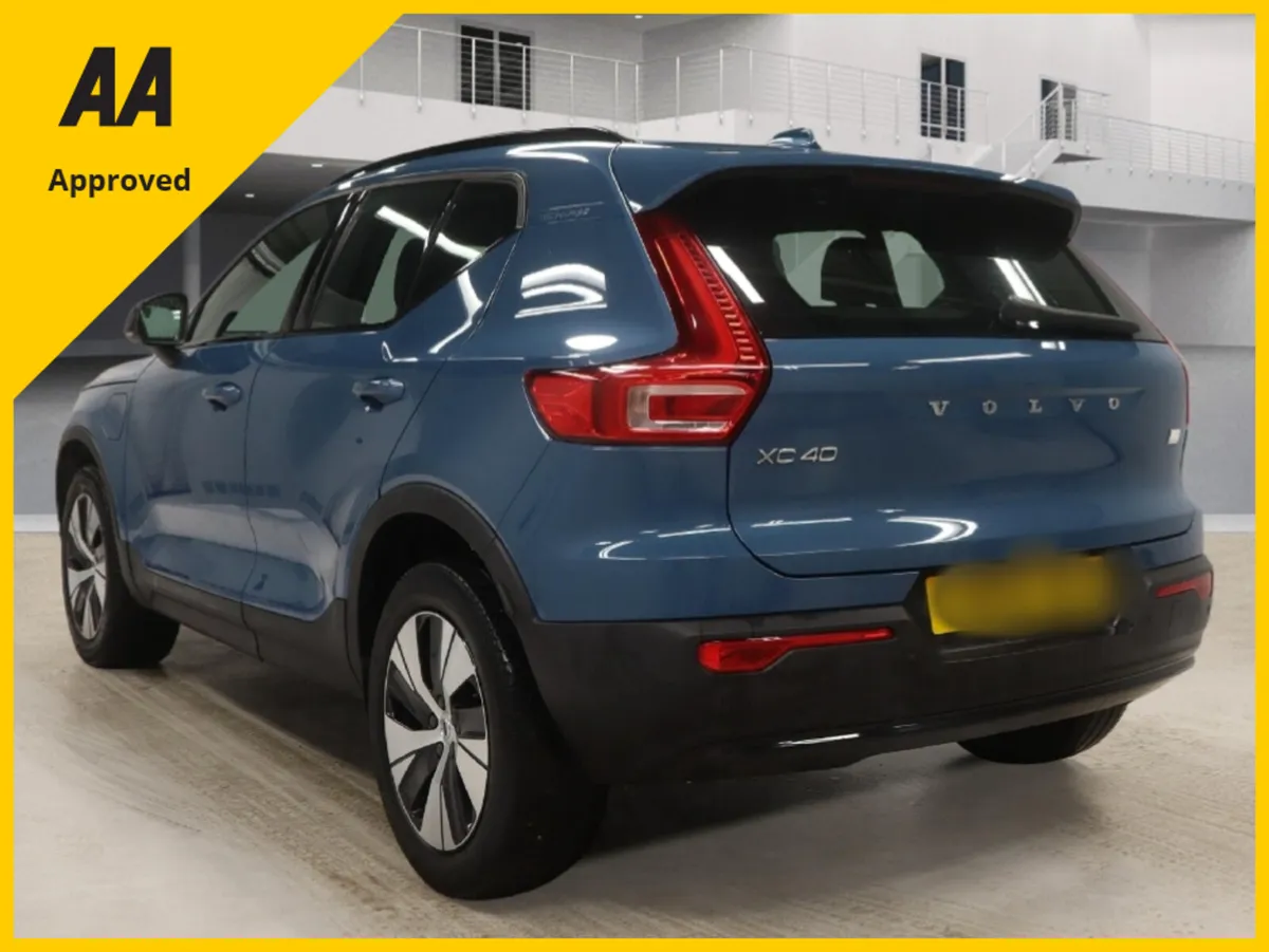 Volvo XC40 2023 T4 PLUS Petrol/Plug In Hybird - Image 3