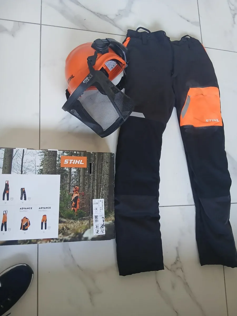 Chainsaw pants chainsaw helmet with ear defenders - Image 1