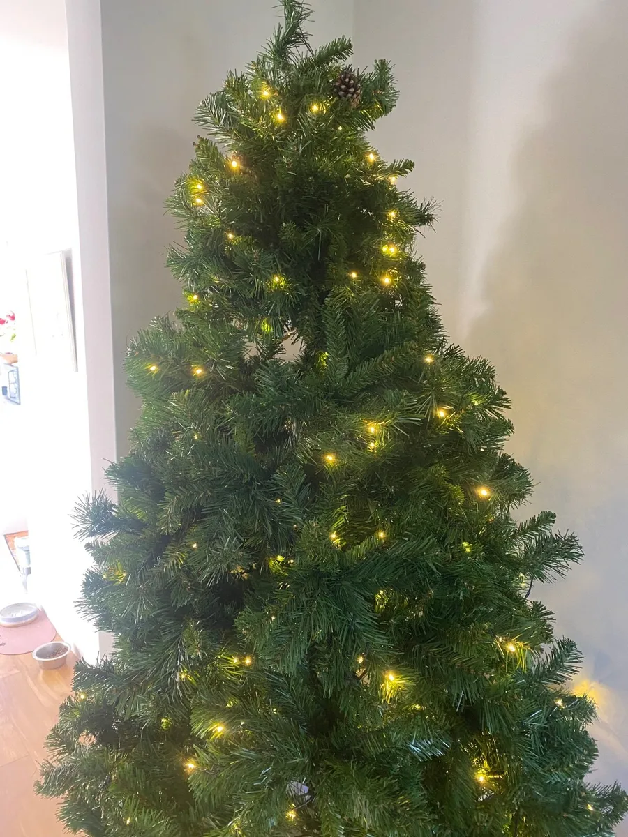 Pre-lit Artificial Christmas Tree 6 foot - Image 1