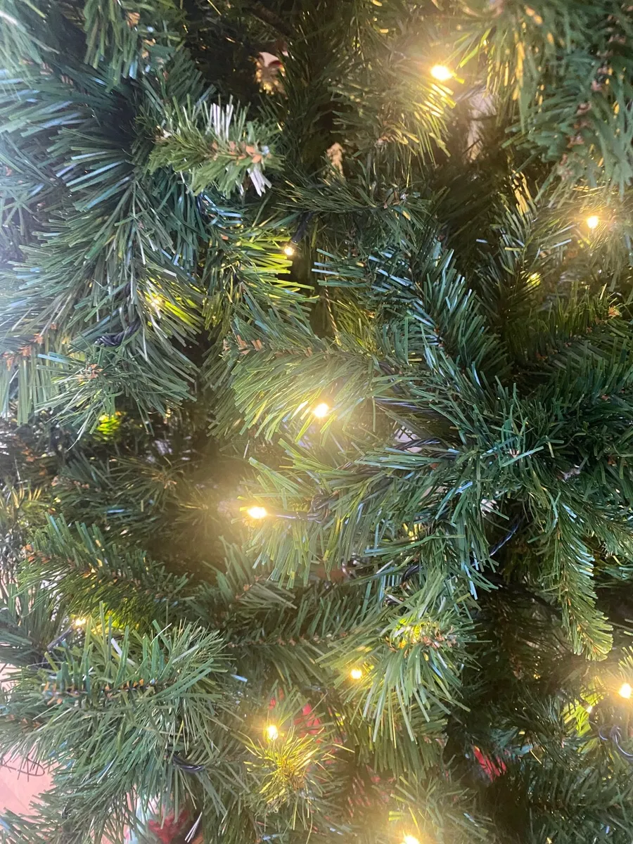 Pre-lit Artificial Christmas Tree 6 foot - Image 2