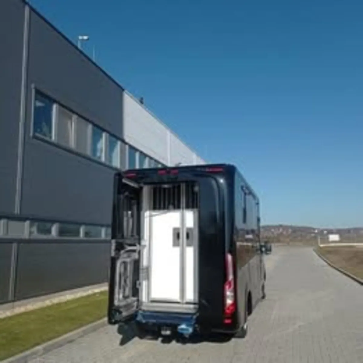 2025 New Renault master 180 bhp automatic - Image 3