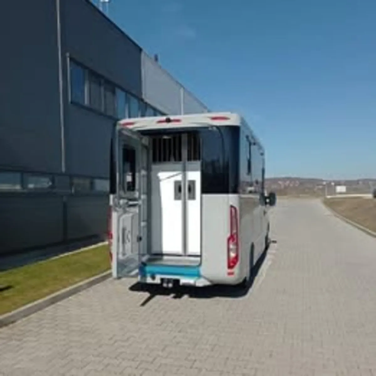 2025 New Renault master 180 bhp automatic - Image 2