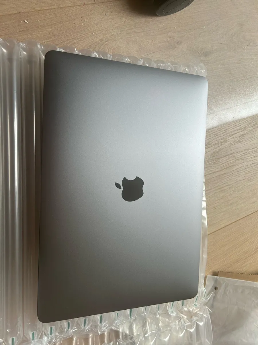 Apple MacBook Air 2020 - Image 1