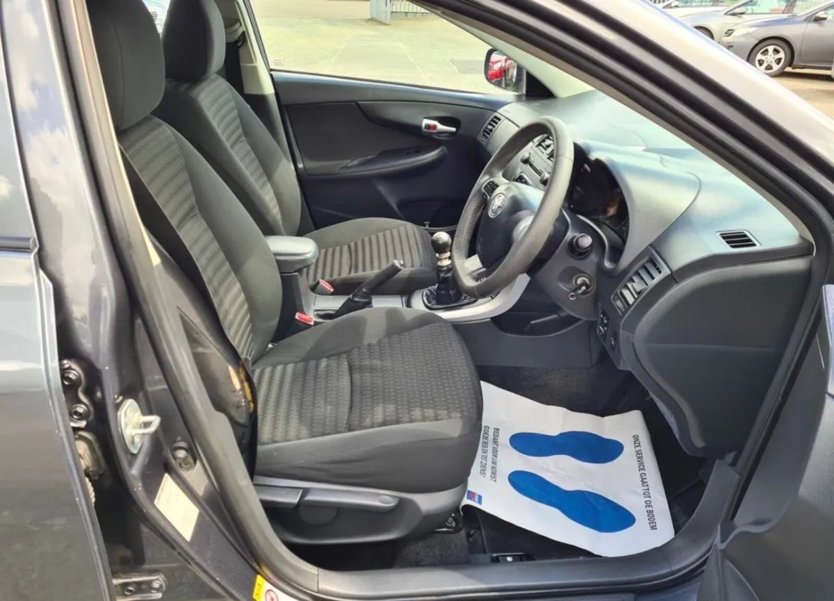 Toyota Corolla 2011 - Image 4