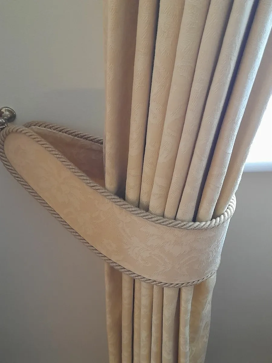 2 pairs of curtains for sale - Image 3