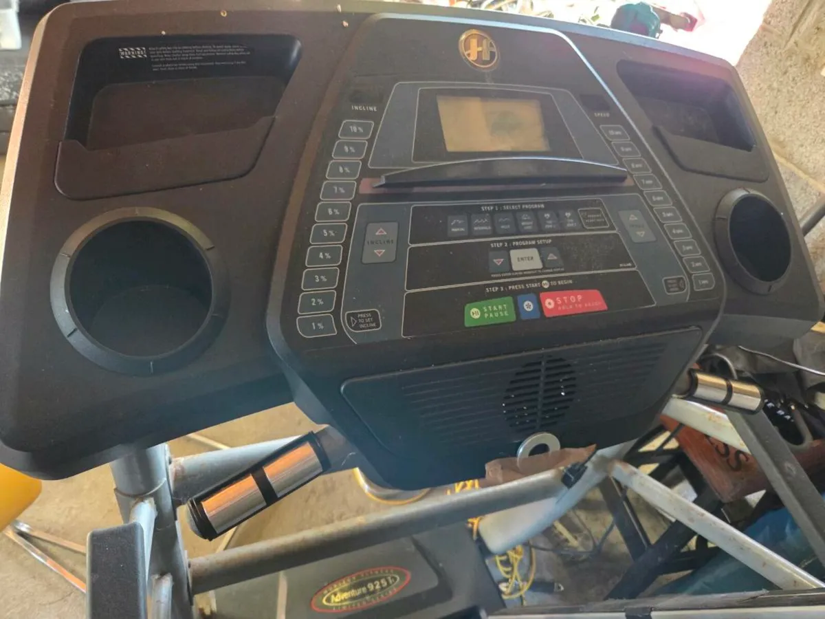 Running machine. Treadmill - Image 2