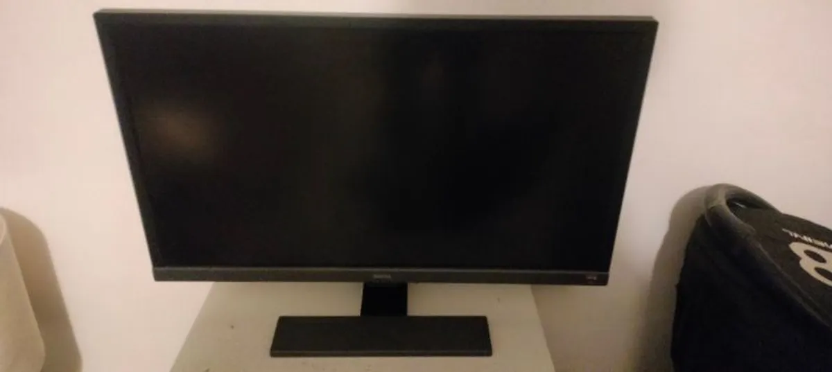 Gaming PC with 28 inch. monitor and peripherials - Image 2