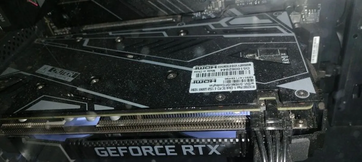 Gaming PC with 28 inch. monitor and peripherials - Image 3