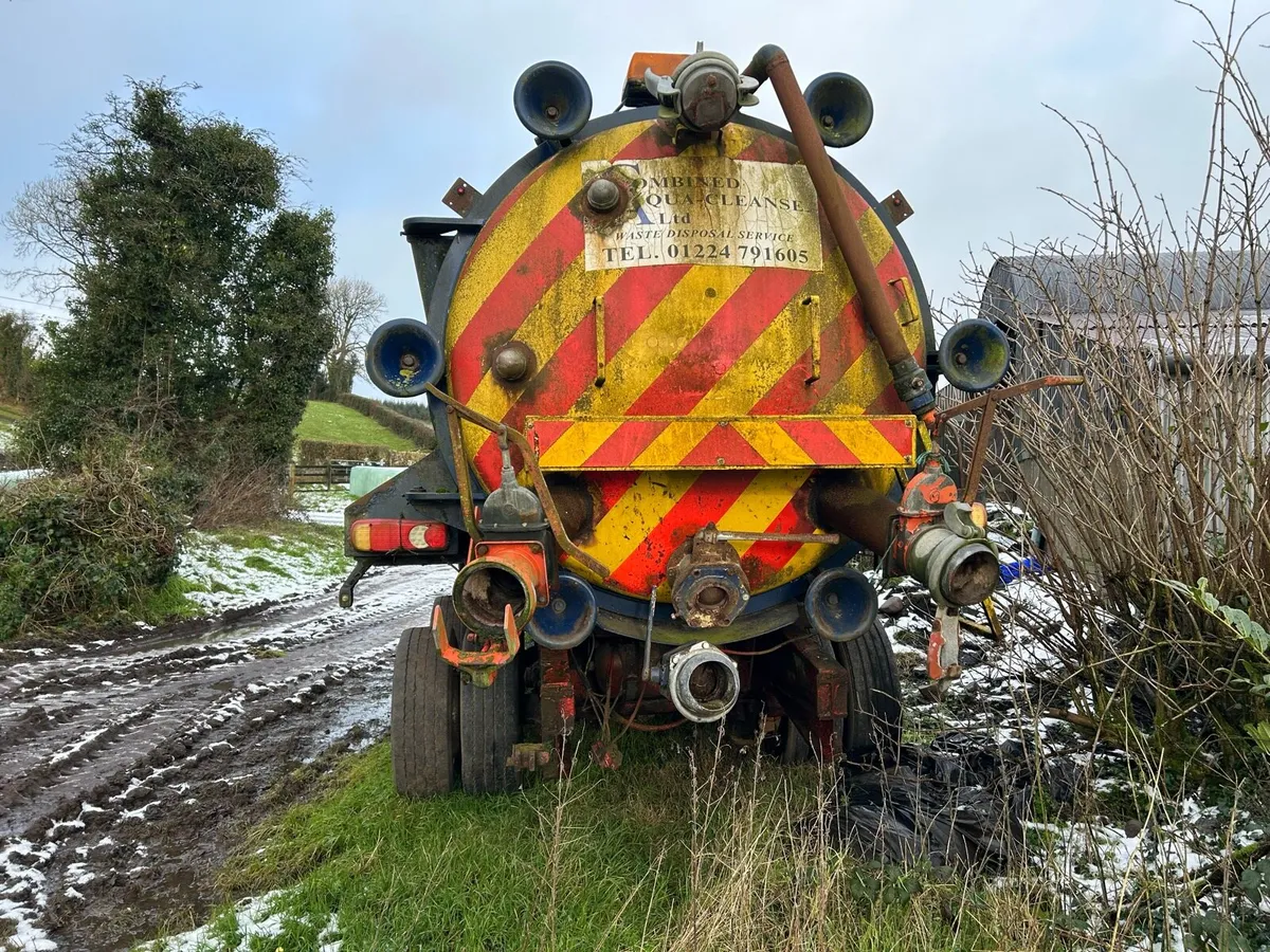 3500 gallon Road tanker - Image 4