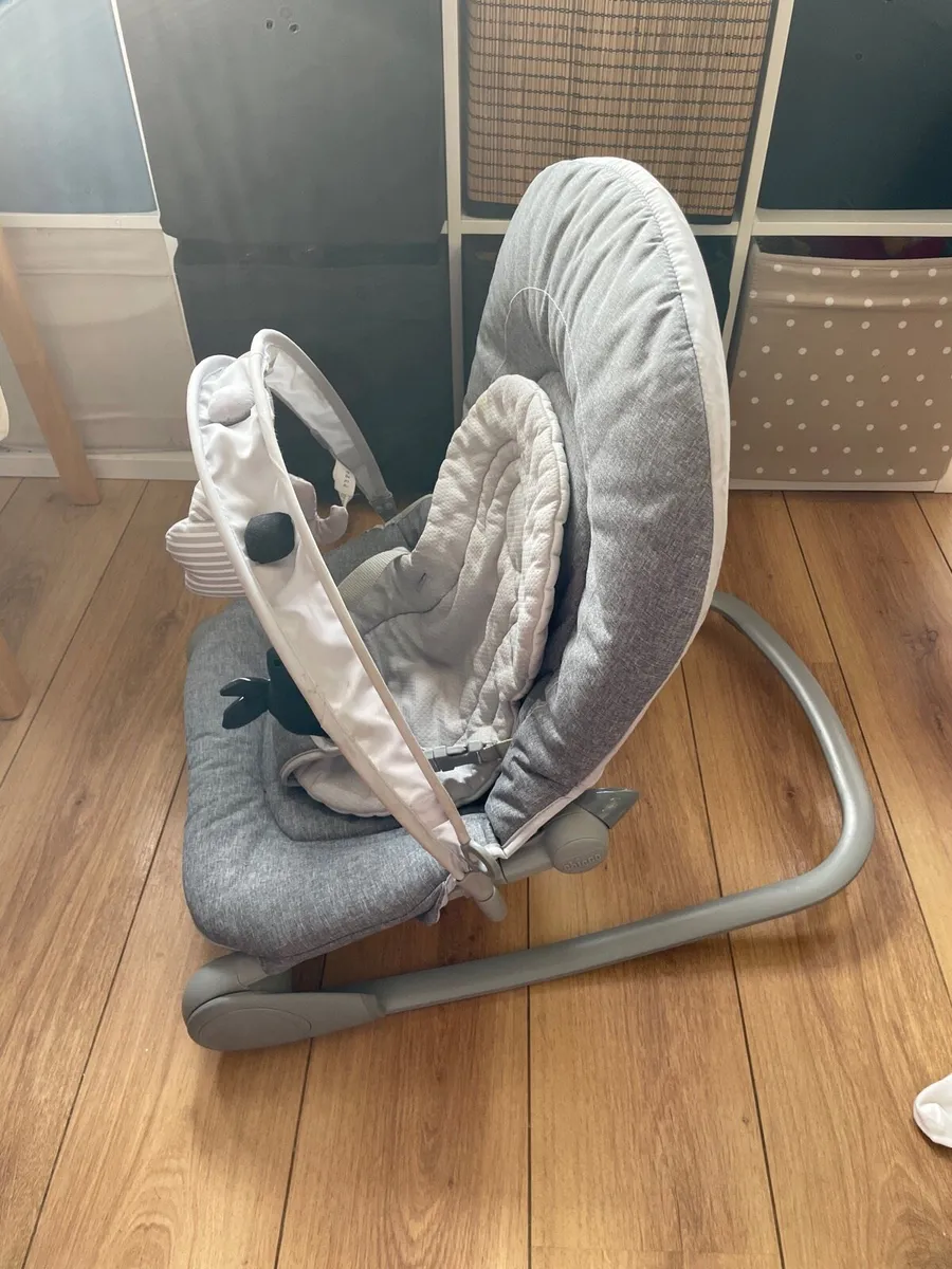 Chicco baby bouncer and rocker chair - Image 2