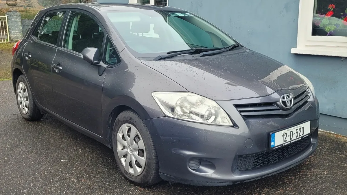 Toyota Auris 2012 - Image 1