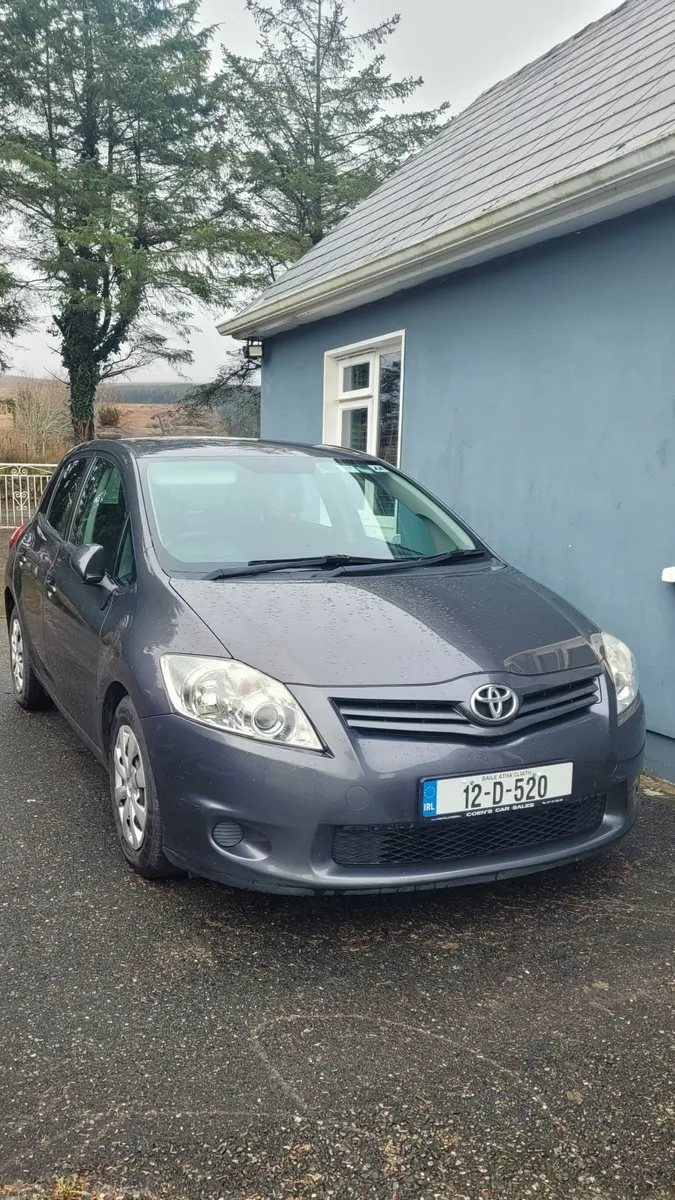Toyota Auris 2012 - Image 2