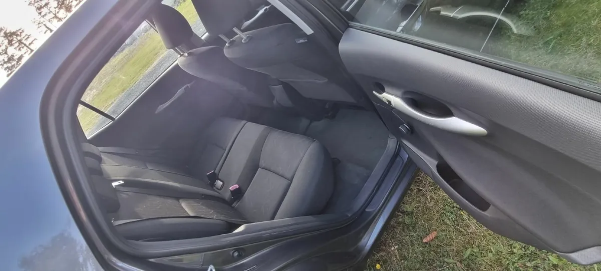 Toyota Auris 2012 - Image 4