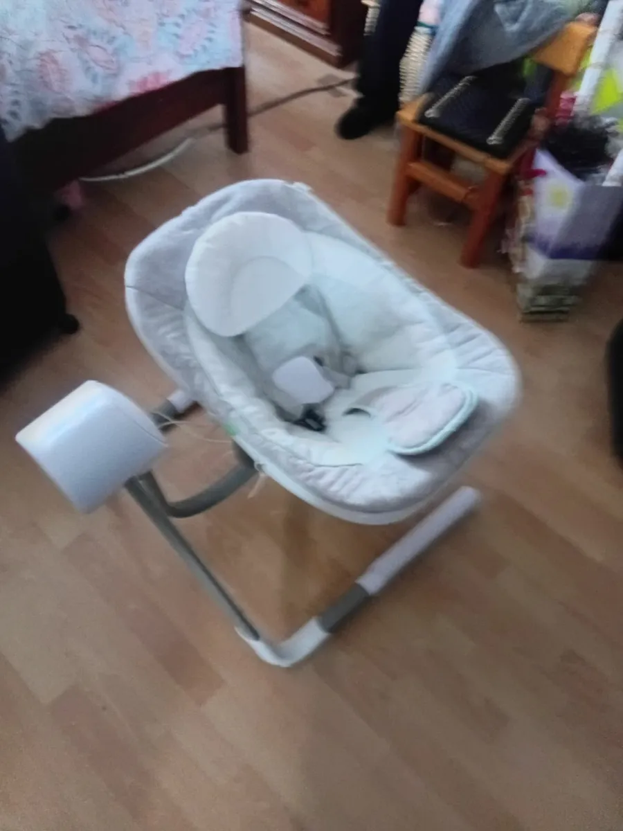 Travel cot & baby swing chair free to collect - Image 3