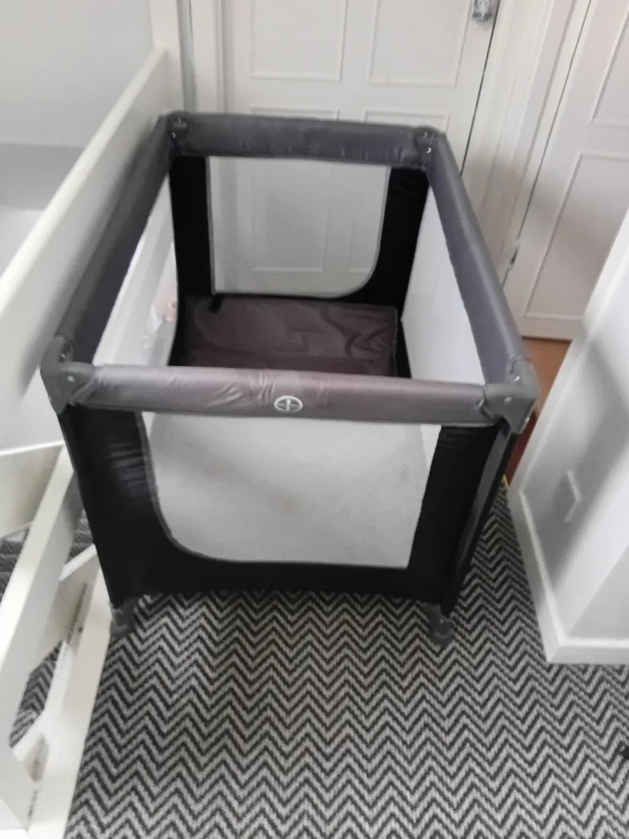 Travel cot & baby swing chair free to collect - Image 4