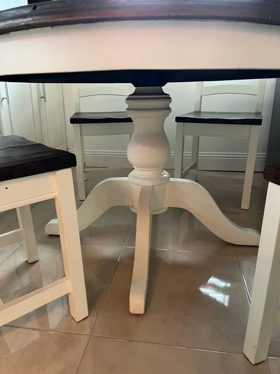 Round solid wood table and 4 chairs - Image 4