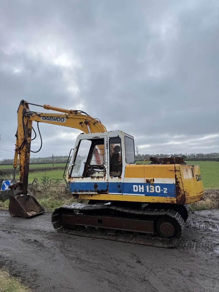 Daewoo DH130-2 Digger Excavator - Image 1