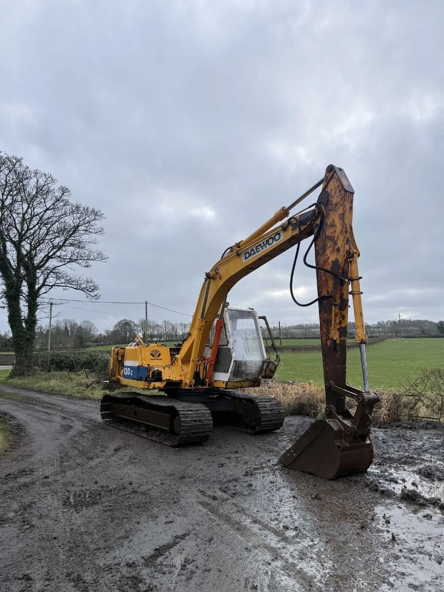 Daewoo DH130-2 Digger Excavator - Image 3