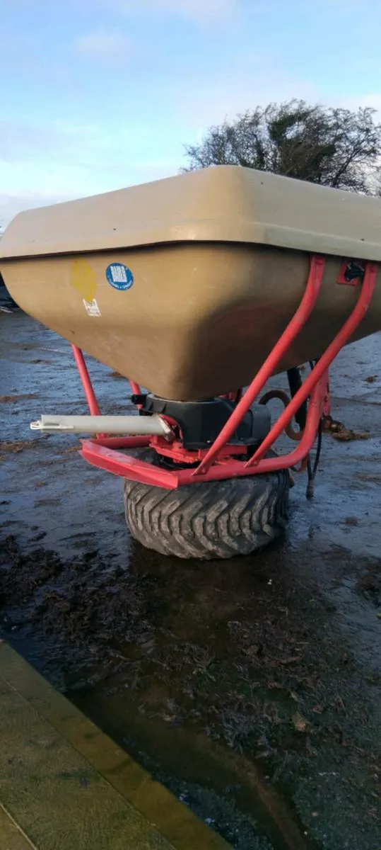 Abbey fertiliser spreader - Image 1