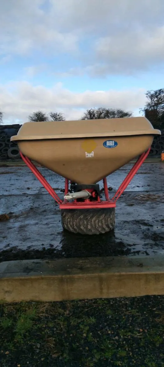 Abbey fertiliser spreader - Image 2