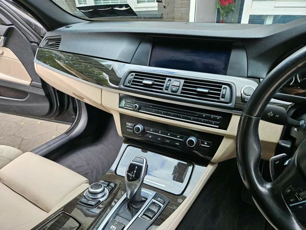BMW 5-Series 2012 - Image 2