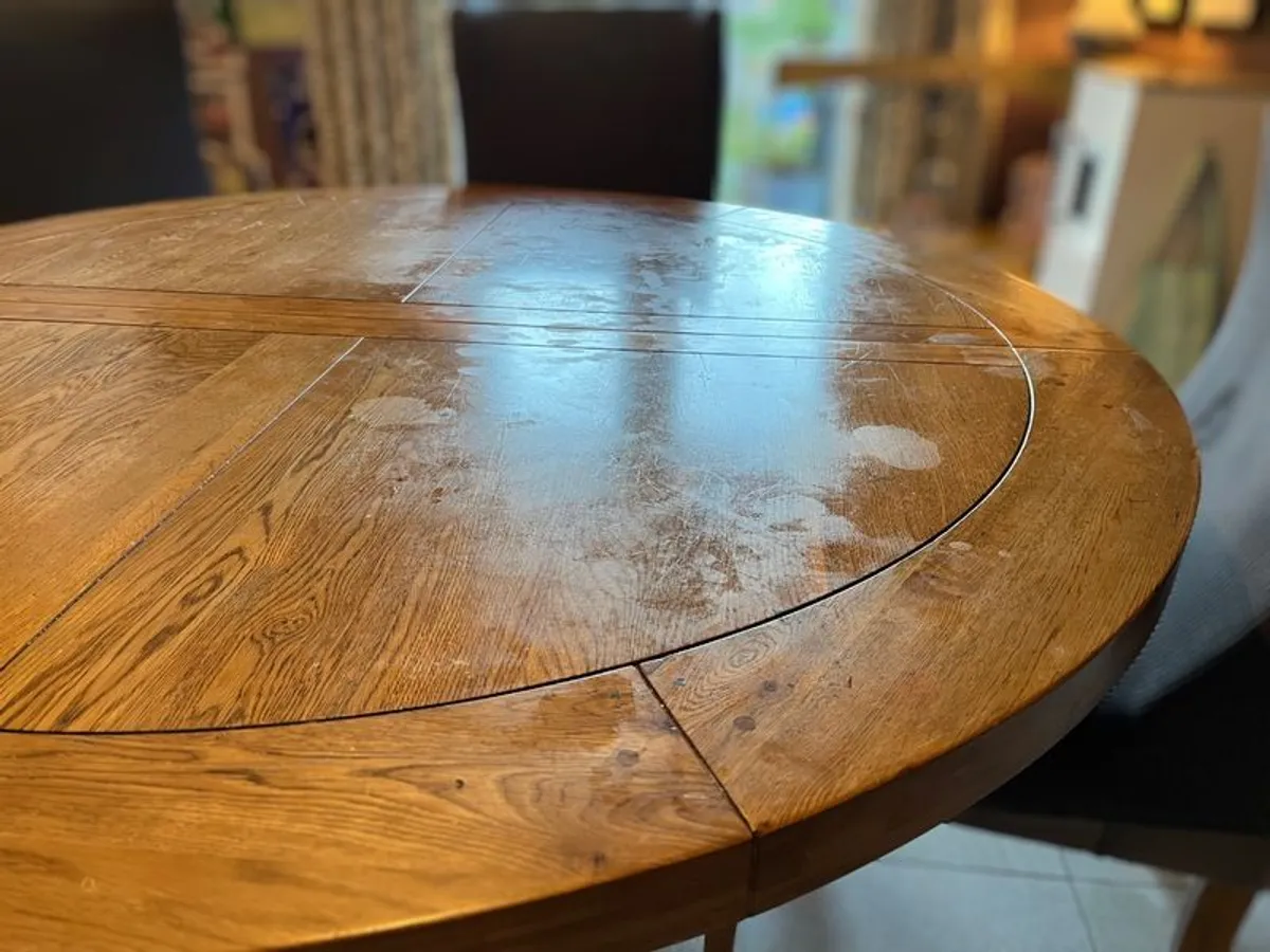 Extendable dining table and 6 chairs - Image 3