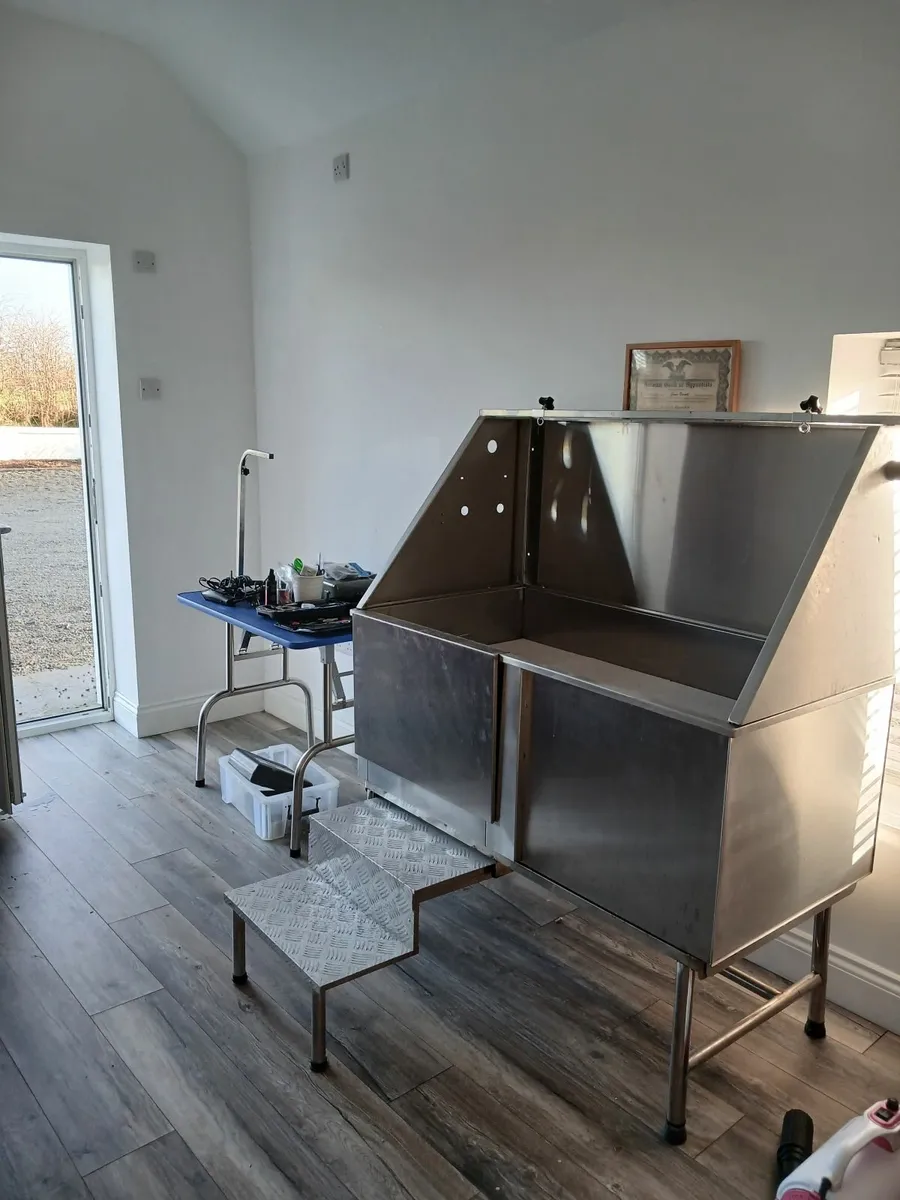 Dog Grooming Equipment - Image 1