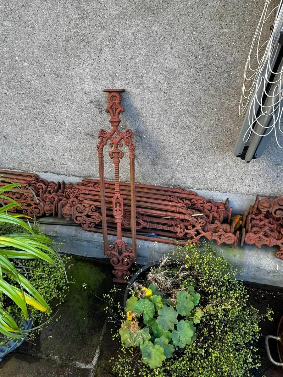 Original Victorian cast iron balustrades - Image 2