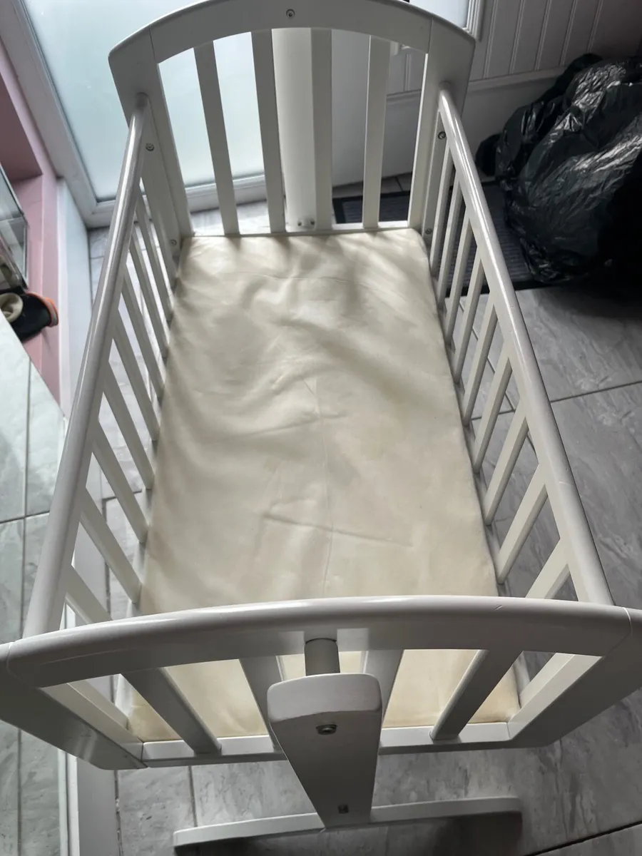 Baby’s Cradle cot - Image 1
