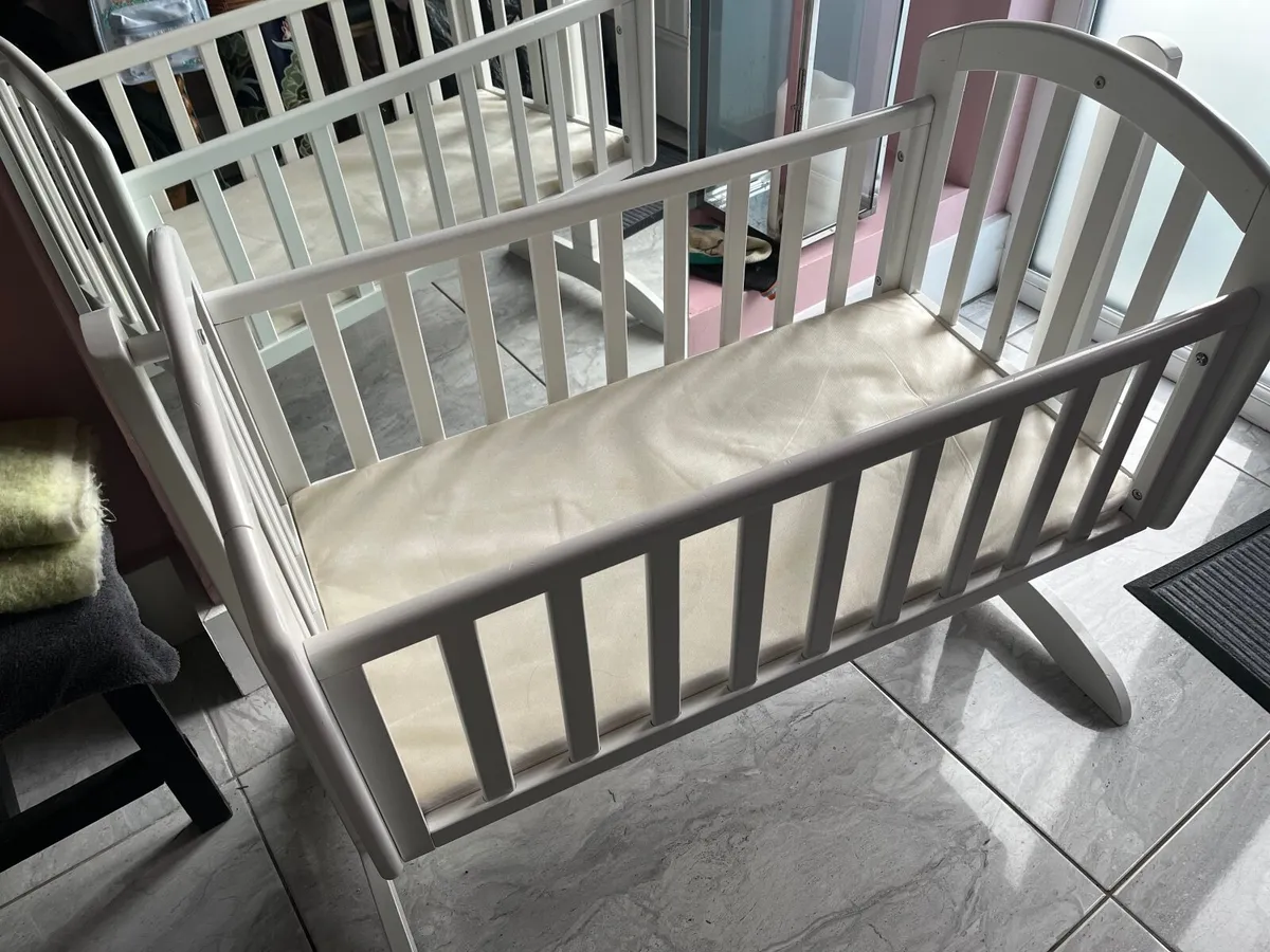 Baby’s Cradle cot - Image 3