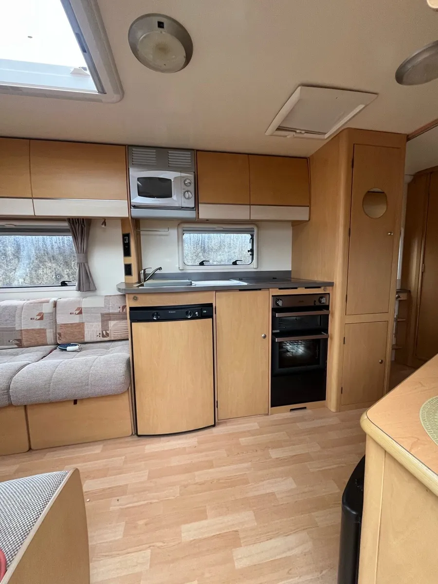Bailey Pegasus 524 fixed bed caravan 4-5 berth - Image 3
