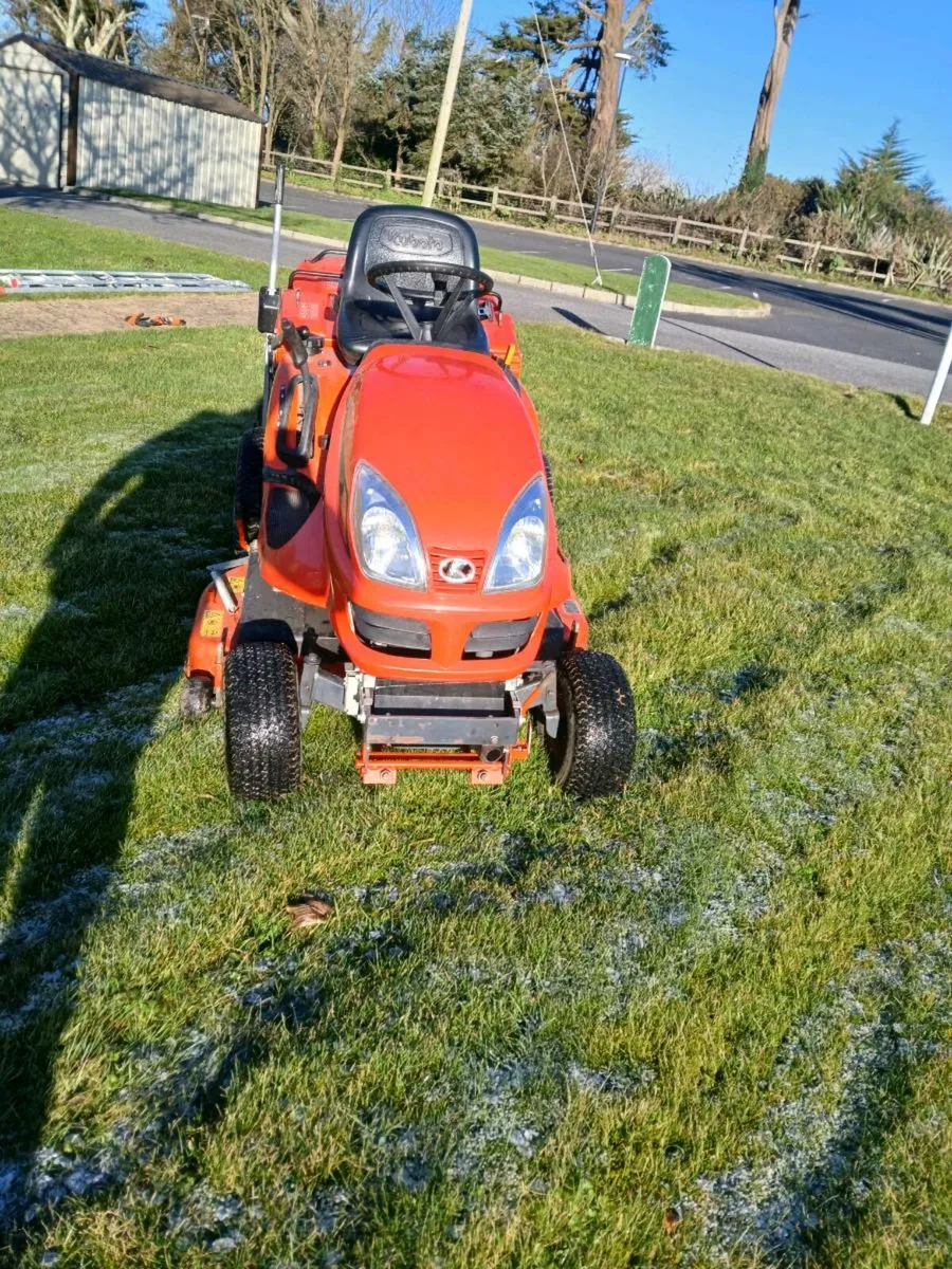 Ride on lawnmower - Image 1