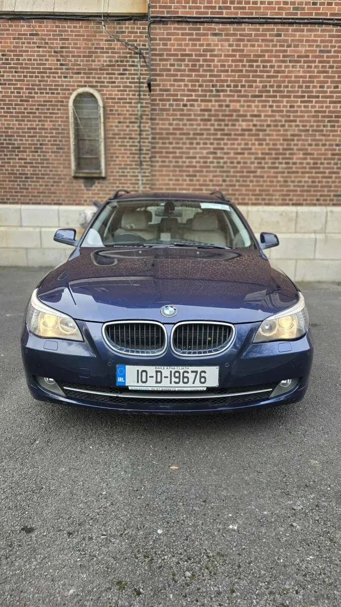 2010 BMW 520D 5DR Auto - Image 1