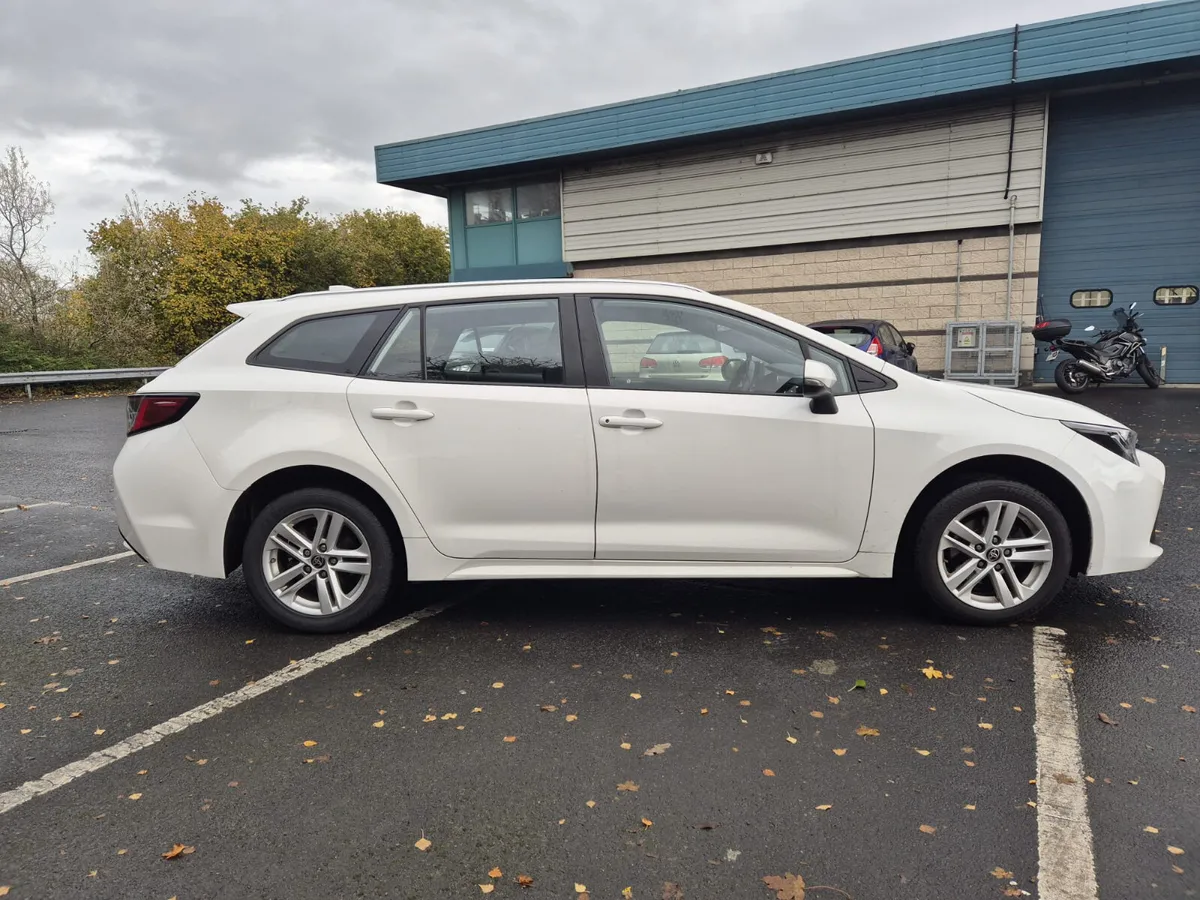 TOYOTA COROLLA/2022/IRISH CAR/1.8 PETROL HYBRID - Image 4