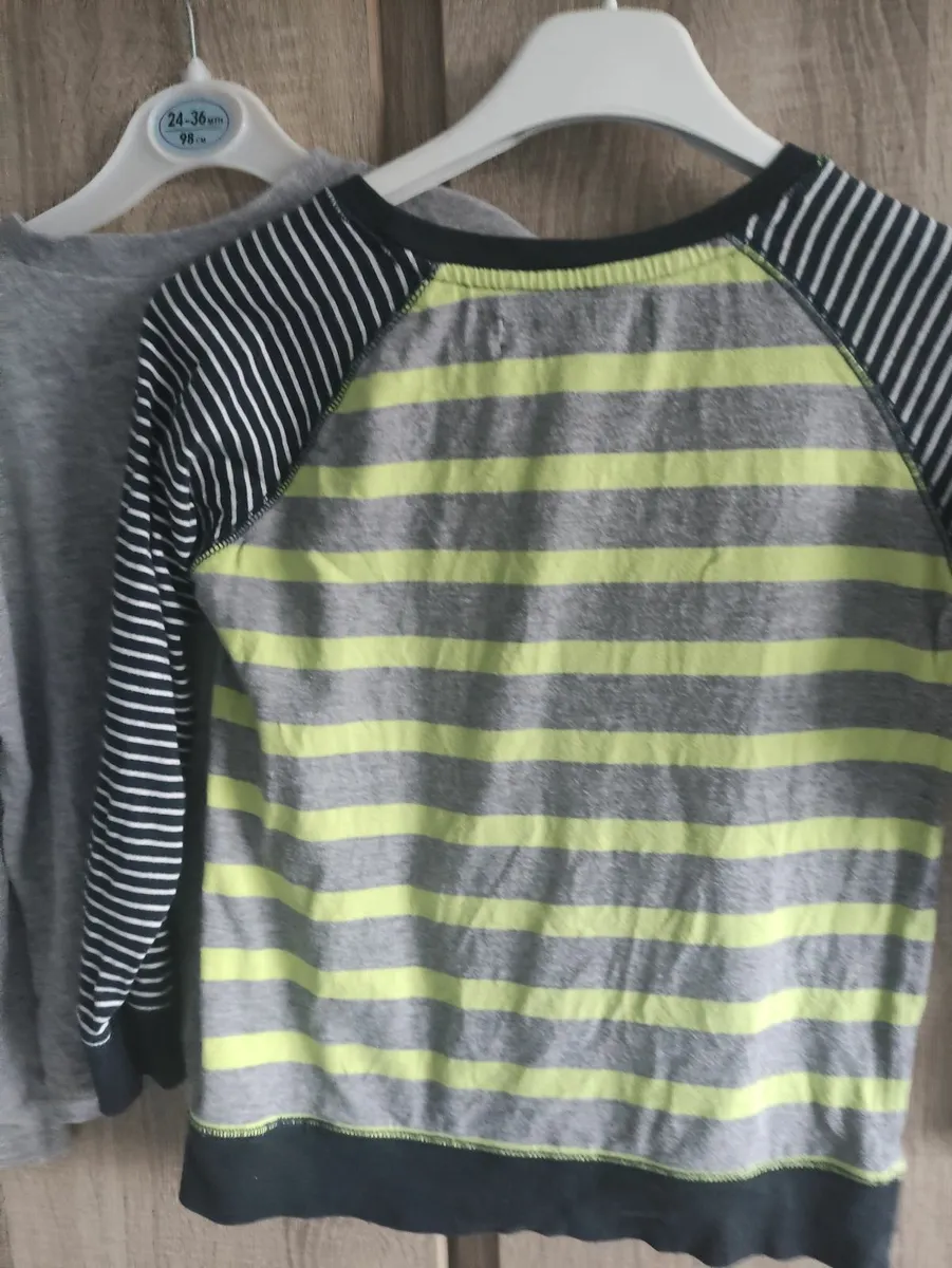 6/7 years old tops .barely worn 8 e each - Image 2