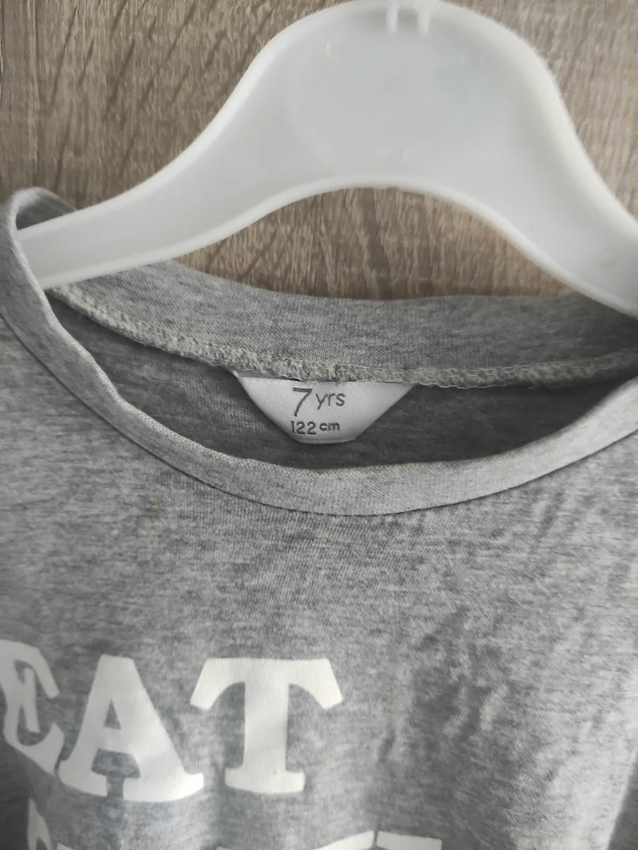 6/7 years old tops .barely worn 8 e each - Image 3