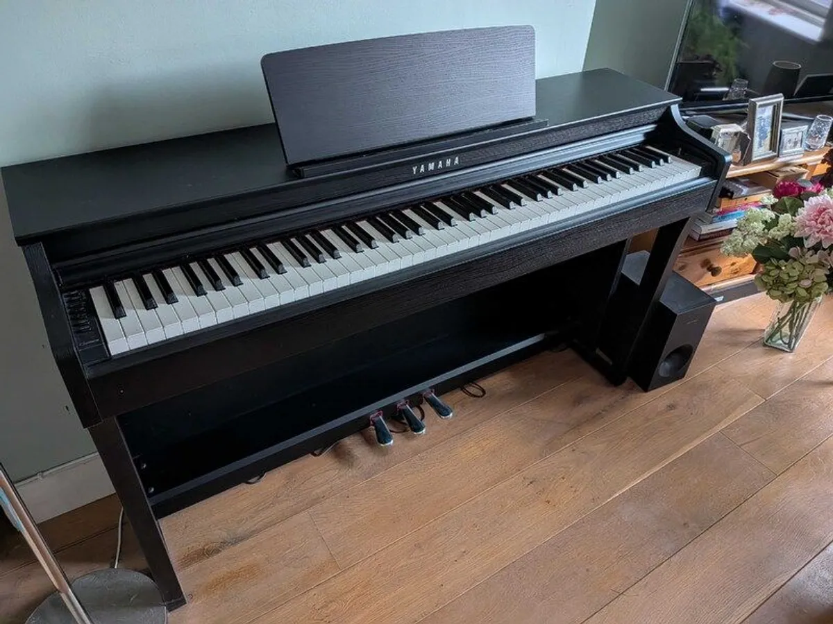 Yamaha Clarinova CLP-625 - Image 1