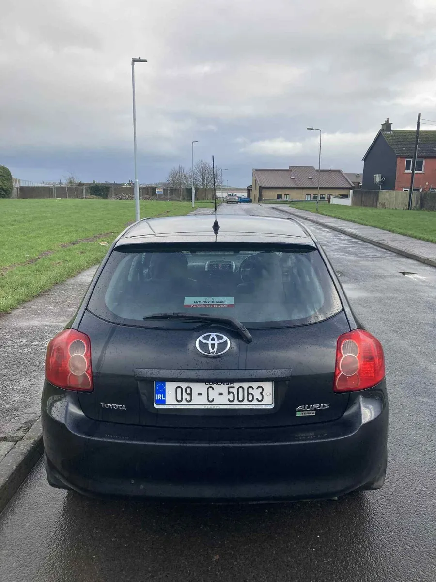 Toyota Auris 2009 - Image 2