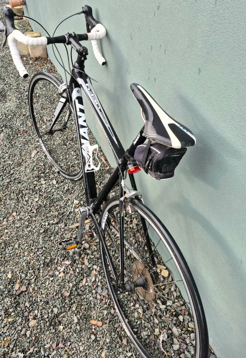 Giant defy race bike and bike pump - Image 2