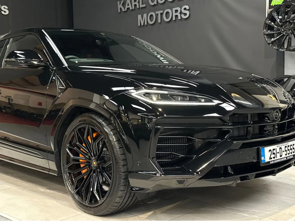 URUS S E-HYBRID AWD 800 BHP - Image 3