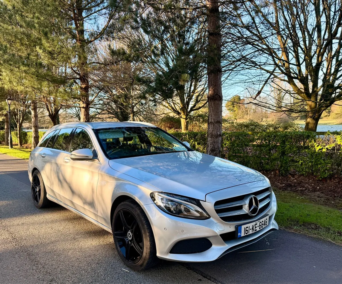 2016 Mercedes C350e Premium - Image 2